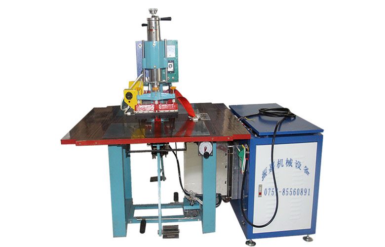 皮革壓花機(jī)實(shí)景圖 皮革壓花機(jī)實(shí)景圖